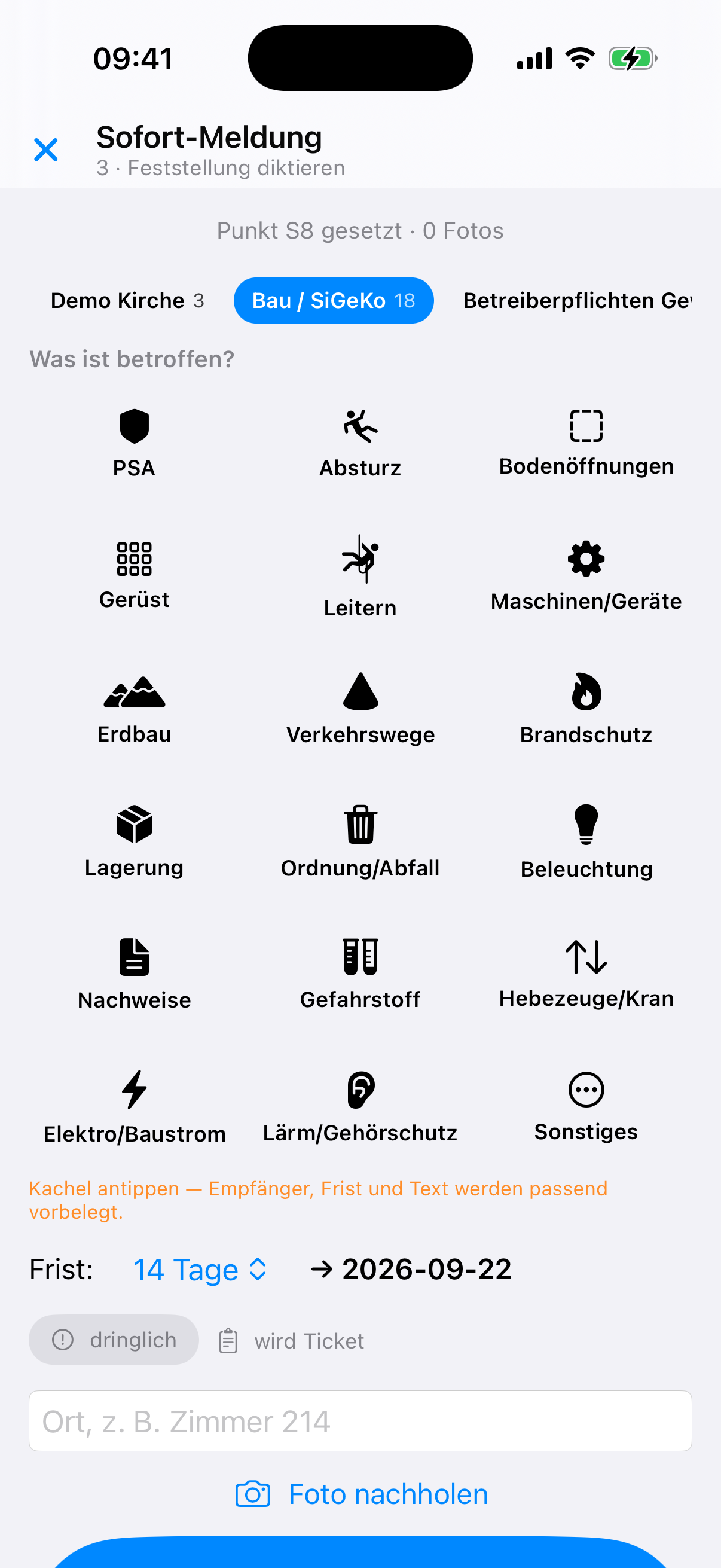 Sofort-Meldung in der App: 18 Symptom-Kacheln des Bau- und SiGeKo-Katalogs, darunter die Frist 14 Tage mit errechnetem Fälligkeitsdatum und die Schalter „dringlich“ und „wird Ticket“.