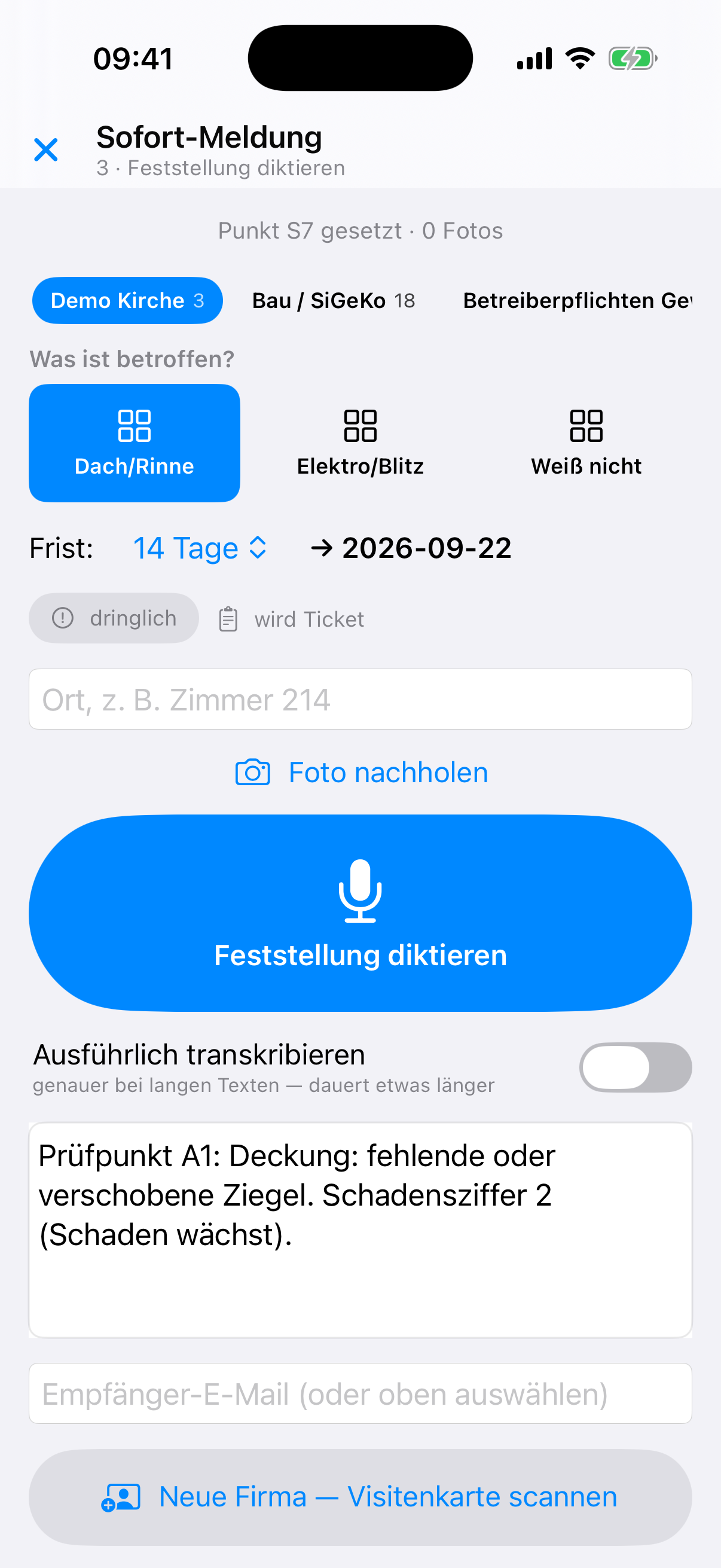 Meldung aus der Prüfliste: die Kachel „Dach/Rinne“ ist vorgewählt, die Frist steht auf 14 Tagen mit Fälligkeitsdatum, im Textfeld steht bereits „Prüfpunkt A1: Deckung: fehlende oder verschobene Ziegel. Schadensziffer 2“.